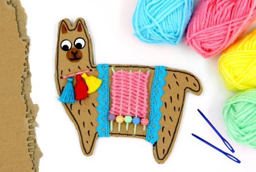 lama para tejer cartón reciclado - Actividades manuales animales: nuestras ideas creativas para los niños - 10doigts.fr - 2