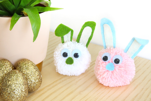 yarn pom pom rabbit children activity - DIY Easter Crafts - 10doigts.fr