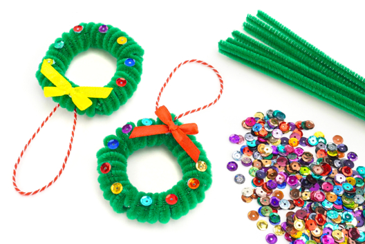 mini corona de Navidad en limpiapipas - Actividades manuales bricolajes de Navidad - 10doigts.fr