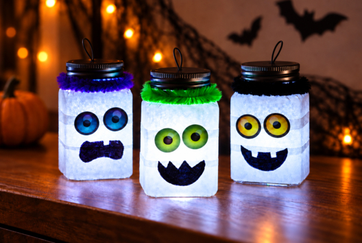 DIY Glow-in-the-Dark Halloween Monster for Kids - Halloween Crafts - 10doigts.fr