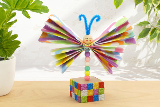 Butterfly on Base - 1 - Animal Crafts: Our Creative Ideas for Children - 10doigts.com - Animal Crafts: Our Creative Ideas for Children - 10doigts.fr