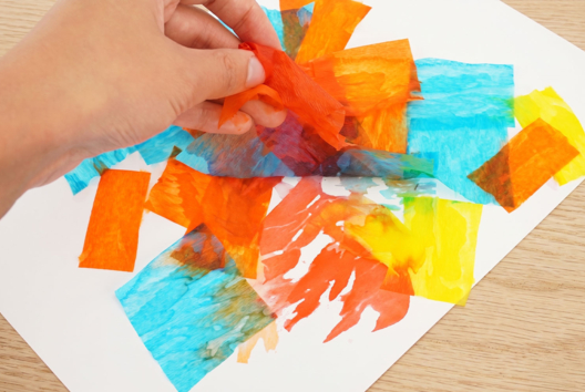 pintura papel crepé cóctel - Manualidades para verano - 10doigts.fr - 2