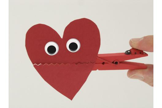 pinza corazón cerrada - Manualidades día de la madre - 10doigts.fr - 2