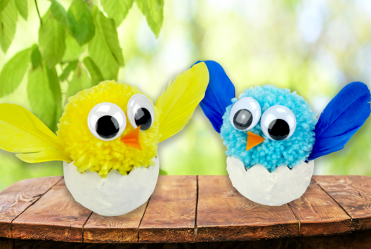 Pom-pom Chick in Its Shell - 1 - DIY Easter Crafts - 10doigts.com - DIY Easter Crafts - 10doigts.fr