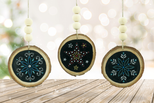 Shiny Log Slices for Decorating the Christmas Tree - 1 - Christmas Craft Activities - 10doigts.com - Christmas Craft Activities - 10doigts.fr