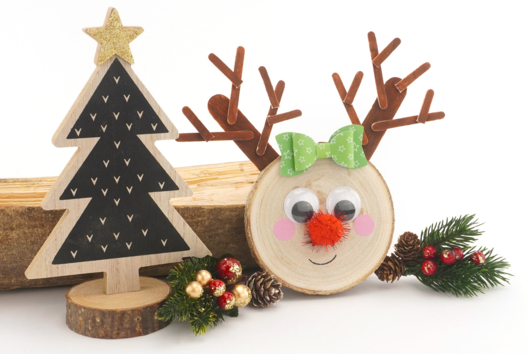 Christmas Reindeer with a Log and Wooden Sticks - 1 - Christmas Tree Ornement Crafts - 10doigts.com - Christmas Tree Ornement Crafts - 10doigts.fr