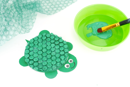 Bubble Wrap Turtle - 1 - Summer Crafts - 10doigts.com - Summer Crafts - 10doigts.fr