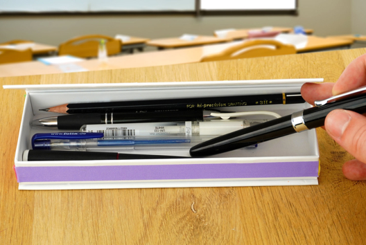 Estuche Super ATSEM hecho a mano - Manualidades y regalos para maestras, maestros,  niñeras... - 10doigts.fr - 2