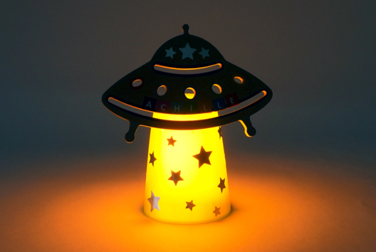 luz nocturna platillo volador estrellas - Actividades manuales luces - 10doigts.fr