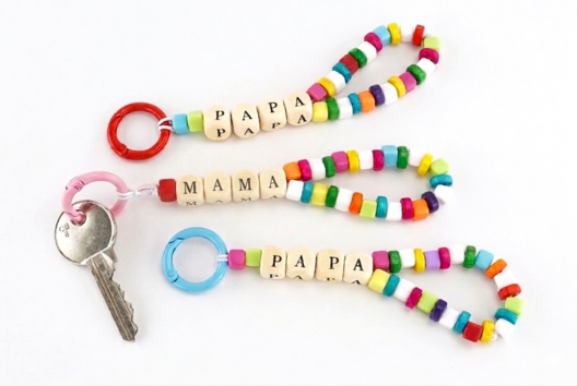 llavero fiesta de padres e hijos regalo - Manualidades para fabricar tus llaveros - 10doigts.fr - 2