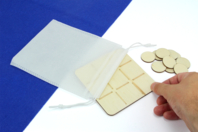 JUEGO DE TRES EN RAYA - Juegos y Juguetes de Madera - 10doigts.fr