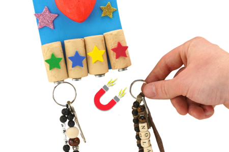 Magnetic Wall Key Holder for Parents' Day - 2 - Mother's Day Crafts - 10doigts.com - Mother's Day Crafts – 10doigts.fr