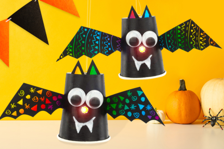 Glow-in-the-Dark Bats - 1 - Halloween Crafts - 10doigts.com - Halloween Crafts – 10doigts.fr