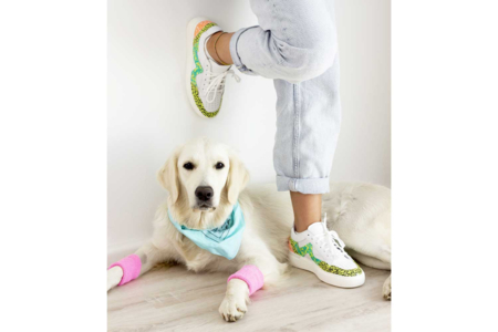 Customize Sneakers with Glue Varnish! - 2 - Craft activities with glue and varnish - 10doigts.com - Craft Activities with Varnish Collage: Decorate and Personalize Your Objects – 10doigts.fr