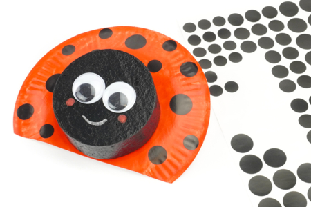 Ladybug with a Paper Plate - 2 - Animal Crafts: Our Creative Ideas for Children - 10doigts.com - Animal Crafts: Our Creative Ideas for Children – 10doigts.fr