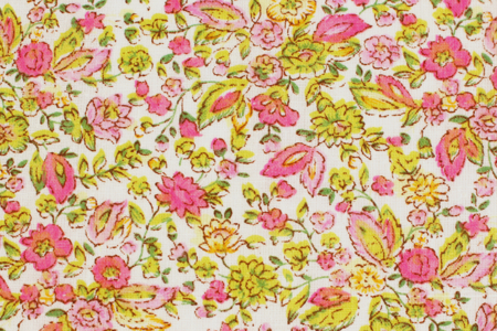 Cupón de tela de algodón impresa flores, rosa amarillo fondo verde - 55 x 45,5 cm - Telas en ofertas – 10doigts.fr