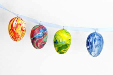 guirnalda huevos pascua - Actividades manuales DIY Pascua – 10doigts.fr