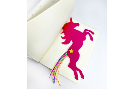 Unicorn Bookmark - 2 - Craft Activities for All Ages: Gluing and Folding - 10doigts.com - Craft Activities for All Ages: Gluing and Folding – 10doigts.fr