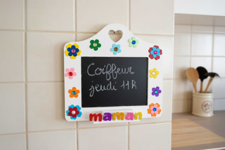 Marco de pizarra con forma de corazón y soporte para tiza - Pizarras de madera – 10doigts.fr