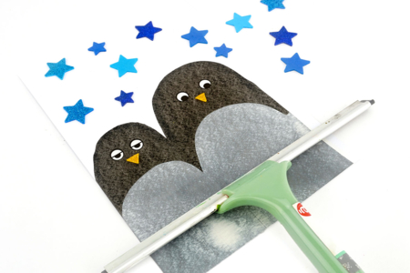 pintura raclette pingüino - Actividades manuales niños Invierno – 10doigts.fr