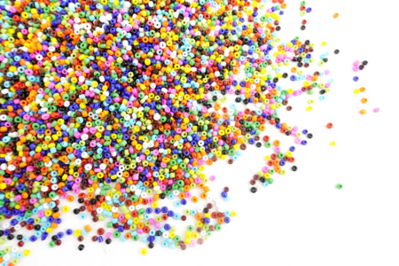 Abalorios opacos, colores surtidos - 9000 abalorios - Perlas Rocaille – 10doigts.fr