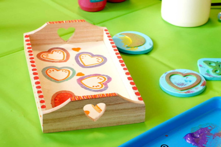 bandeja de madera corazón pintura y tampón - Objetos de madera para la cocina – 10doigts.fr