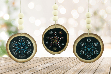 Shiny Log Slices for Decorating the Christmas Tree - 1 - Christmas Craft Activities - 10doigts.com - Christmas Craft Activities – 10doigts.fr