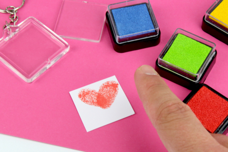 Fingerprint Keychains - 3 - Mother's Day Crafts - 10doigts.com - Mother's Day Crafts – 10doigts.fr