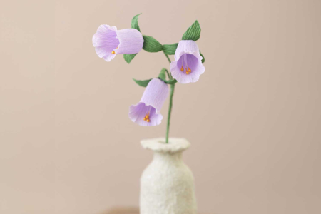 Crepe Paper Violets - 3 - Flower Crafts: Creations Inspired by Nature and the Seasons - 10doigts.com - Flower Crafts: Creations Inspired by Nature and the Seasons – 10doigts.fr