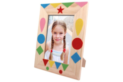 Stickers en feutrine sur un cadre en bois - Stickers en feutrine : du relief et de la texture dans vos créations - 10doigts.fr - 2