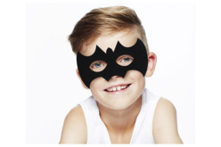 enfant portant un masque chauve-souris - Déguisements à fabriquer soi-même - 10doigts.fr - 2
