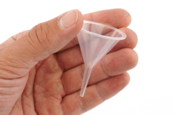 6 Mini entonnoirs en plastique  - Accessoires de peintures - 10doigts.fr - 2