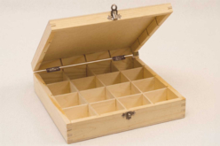 Wooden box with 16 compartments - Boîtes en bois à décorer - 10doigts.fr
