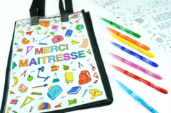 Cadeau Maitresse : Sac personnalisé avec un coloriage - Medium-Tip Markers - 10doigts.fr