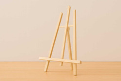 Chevalet de table en bois - 38 x 21 cm - Chevalets pour enfants et supports d’exposition - 10doigts.fr