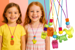Colliers trop mignons en plastique magique - Feuilles plastique fou pour enfants – Loisirs créatifs et ludiques - 10doigts.fr - 2