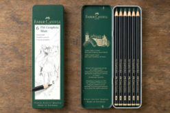 Lápices de grafito Castell 9000, estuche metálico de 6 (HB a 8B) - Crayons graphite et mines pour le dessin - 10doigts.fr