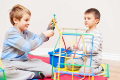 jeu construction enfant tube - Jeux de construction - 10doigts.fr - 2