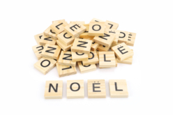 Lettres de scrabble mot "NOEL" - 24 lettres - Objets en bois Noël - 10doigts.fr