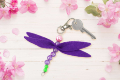 porte-clés libellule feutrine violette - Porte-clés - 10doigts.fr