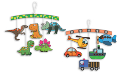 Set de 4 mobiles  à colorier : 2 x Dinosaures + 2 x Transports, en carte forte à colorier - Supports de coloriages originaux pour enfants - 10doigts.fr