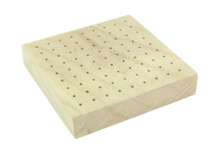 socle en bois percé - Jeux de construction - 10doigts.fr