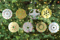 suspensions à percer - Boules de Noël DIY - 10doigts.fr