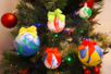 Marbled Christmas Baubles - 4 - Christmas Tree Ornement Crafts - 10doigts.com - Christmas Tree Ornement Crafts – 10doigts.fr