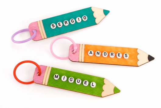 llavero lápiz escuela nombre niño - Manualidades para la vuelta al cole - 10doigts.fr - 2