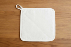 White Cotton Oven Glove with Quilted Stitching - 1 - Cotton, Linen - Textiles - 10doigts.com - Coton, lin - Textiles - 10doigts.fr