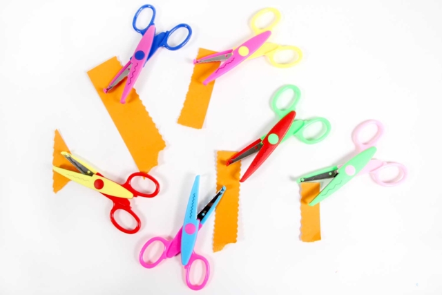 Decorative Scissors - 6 Pieces - 2 - Scissors - 10doigts.com - Ciseaux scolaires et créatifs : enfant, gaucher, couture et ciseaux cranteurs - 10doigts.fr