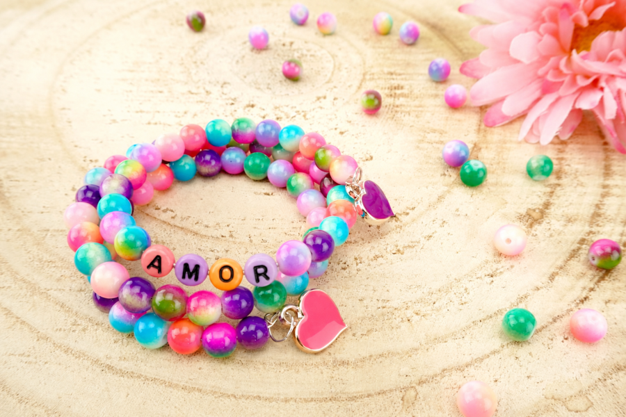 Pulseras "AMOR" perlas arcoíris
