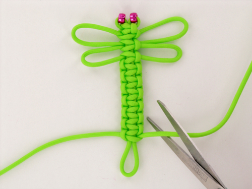 Llavero libélula en paracord