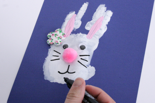 Conejo de Pascua huella de mano